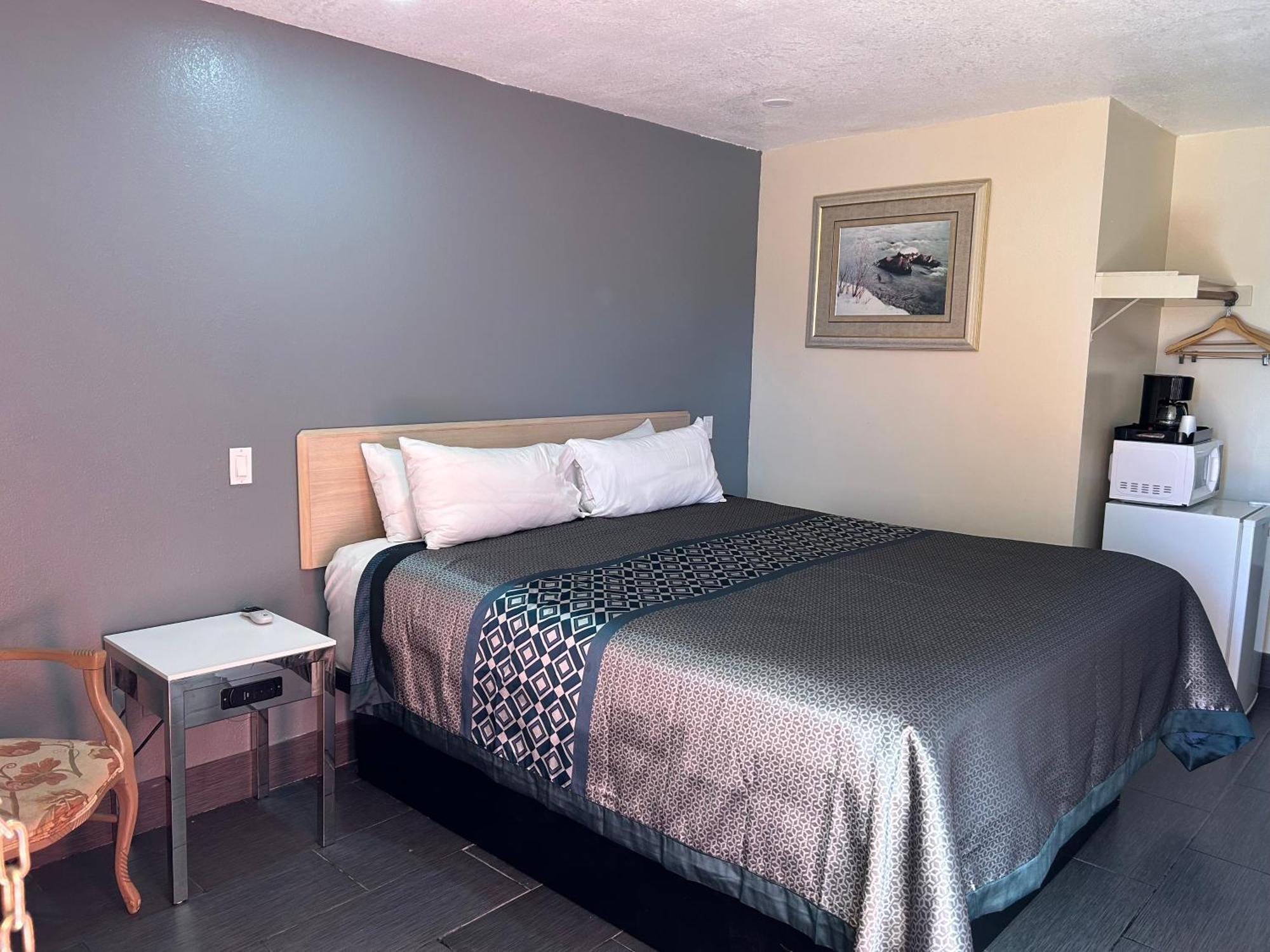 California Inn Hotel And Suites Adelanto Us 395 Екстер'єр фото