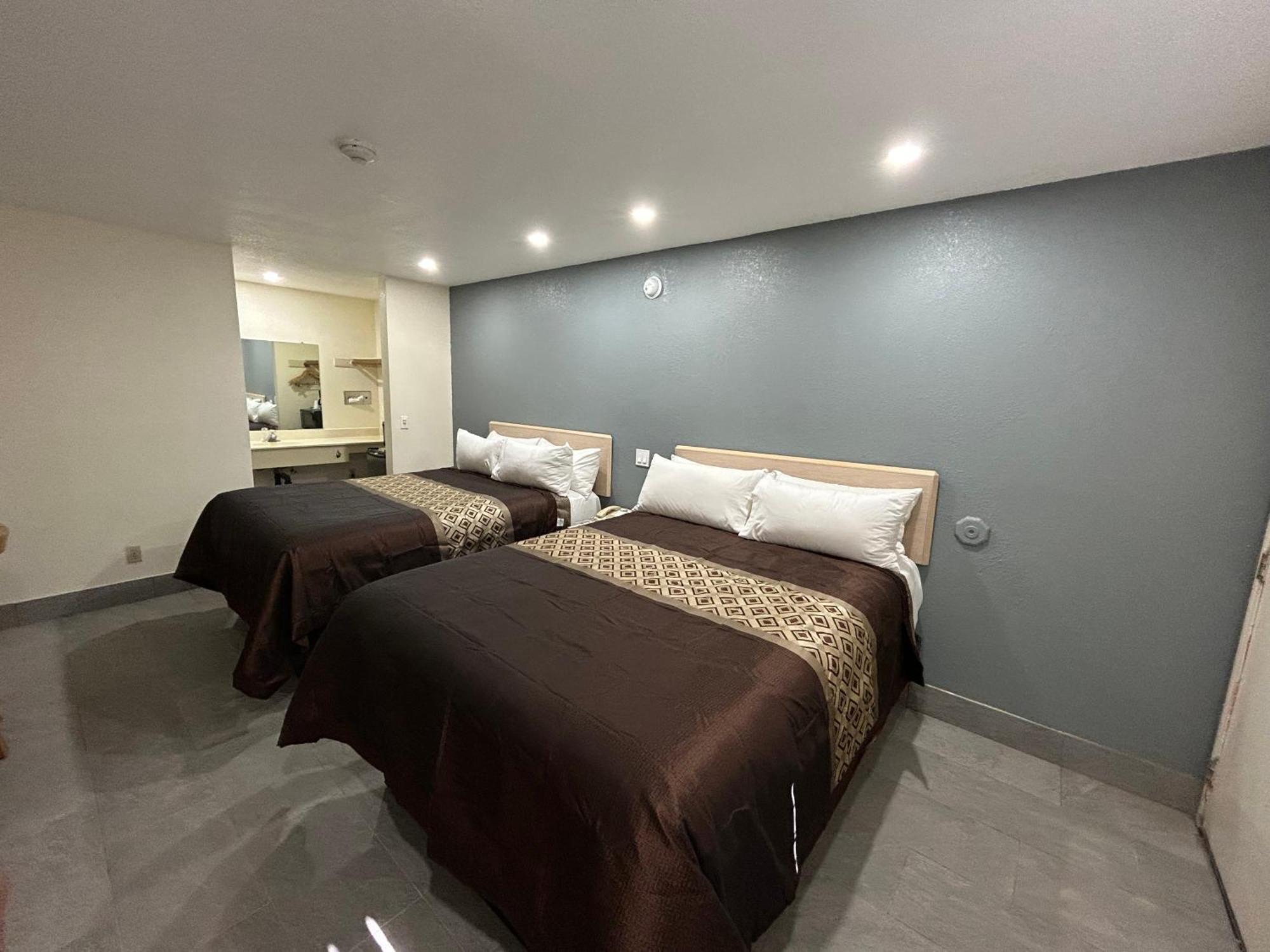 California Inn Hotel And Suites Adelanto Us 395 Екстер'єр фото