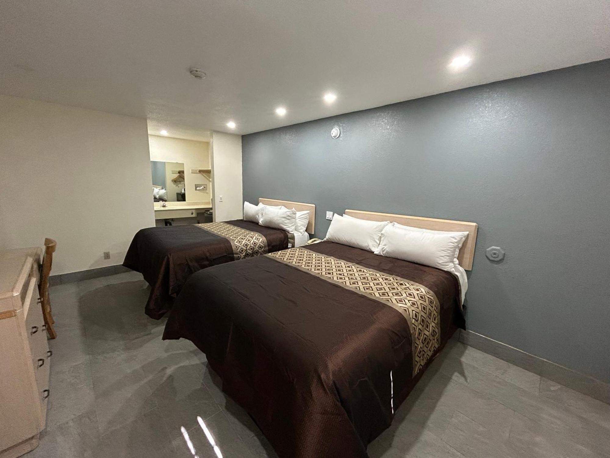 California Inn Hotel And Suites Adelanto Us 395 Екстер'єр фото