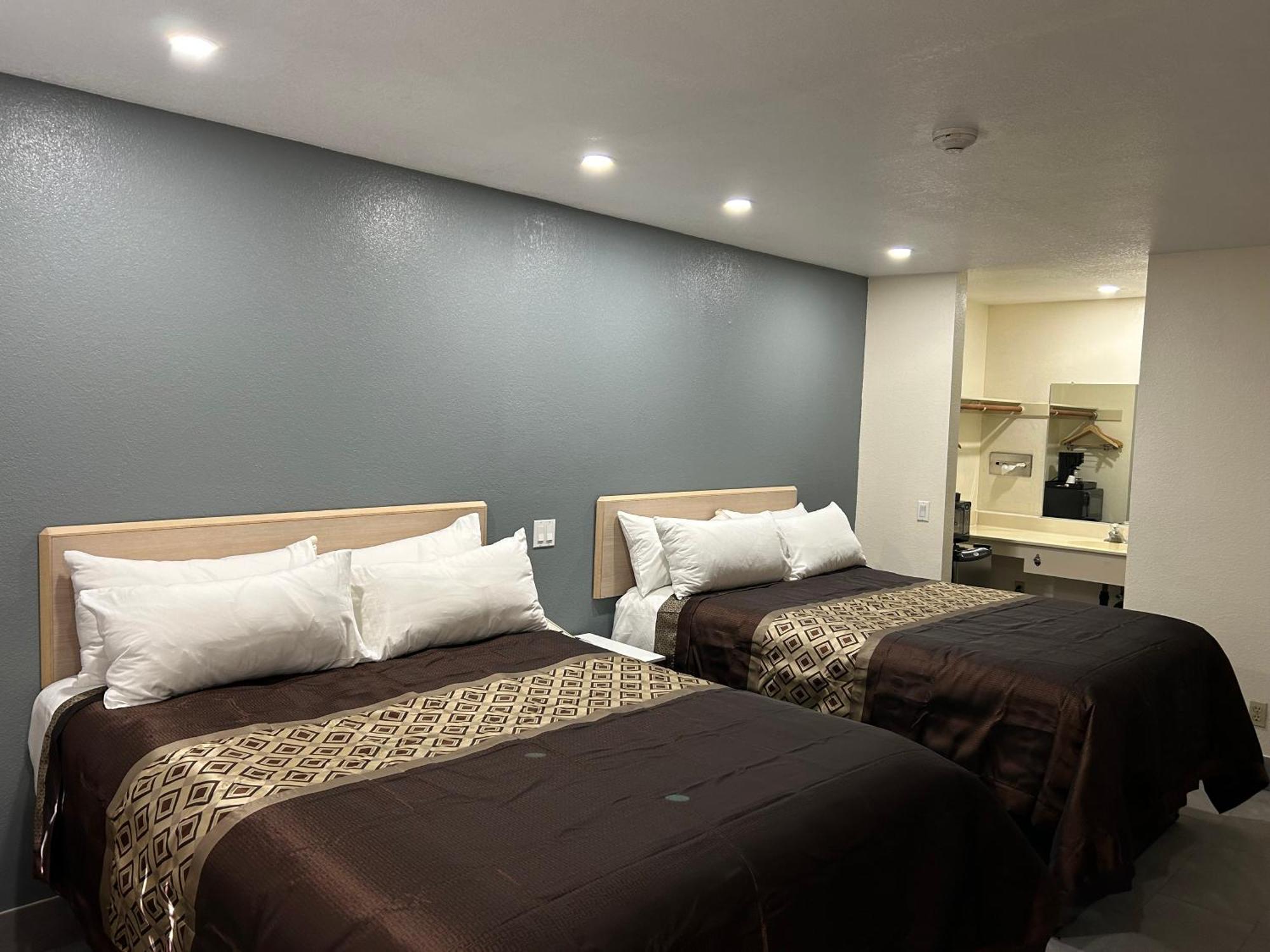 California Inn Hotel And Suites Adelanto Us 395 Екстер'єр фото
