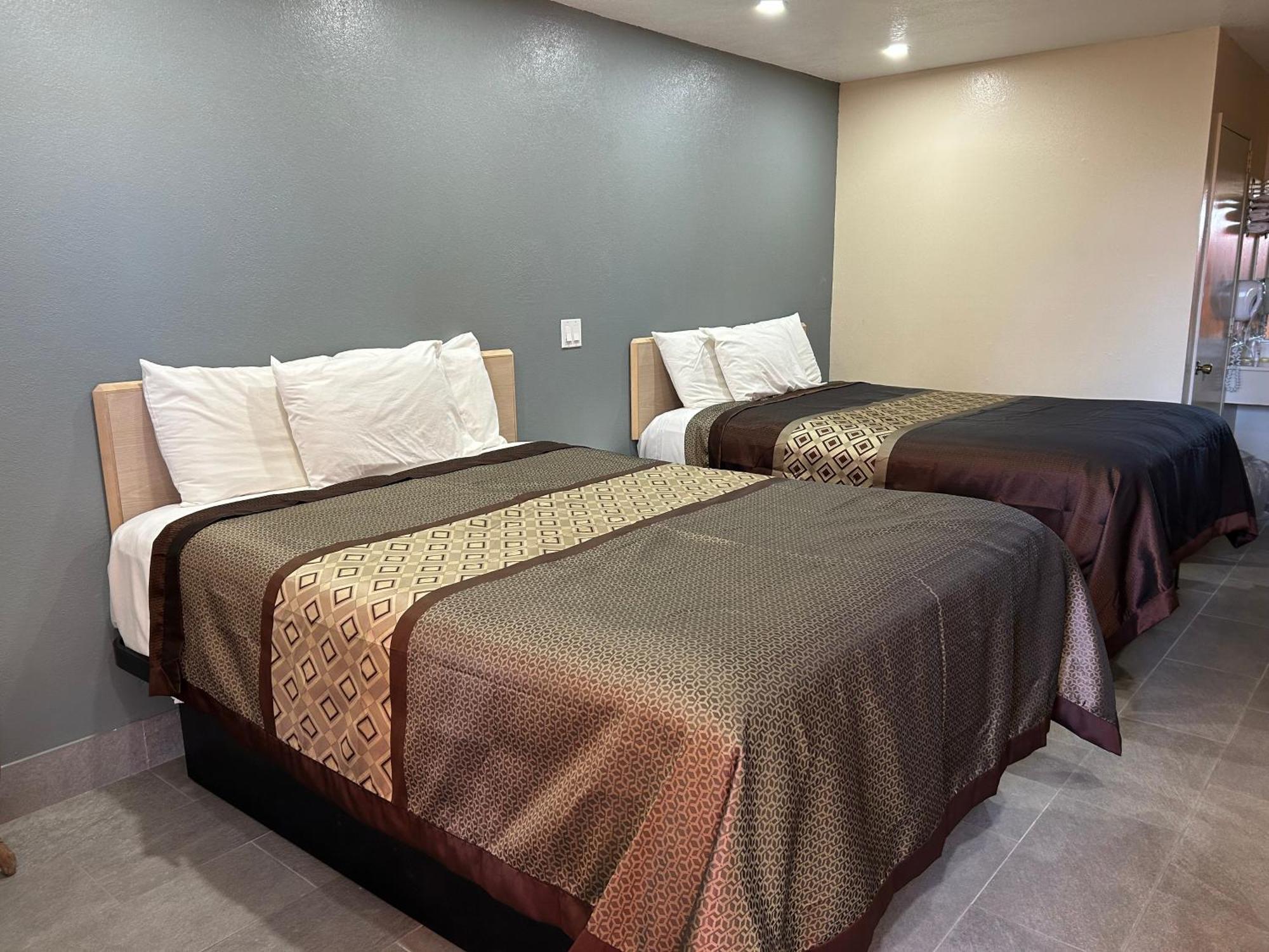 California Inn Hotel And Suites Adelanto Us 395 Екстер'єр фото