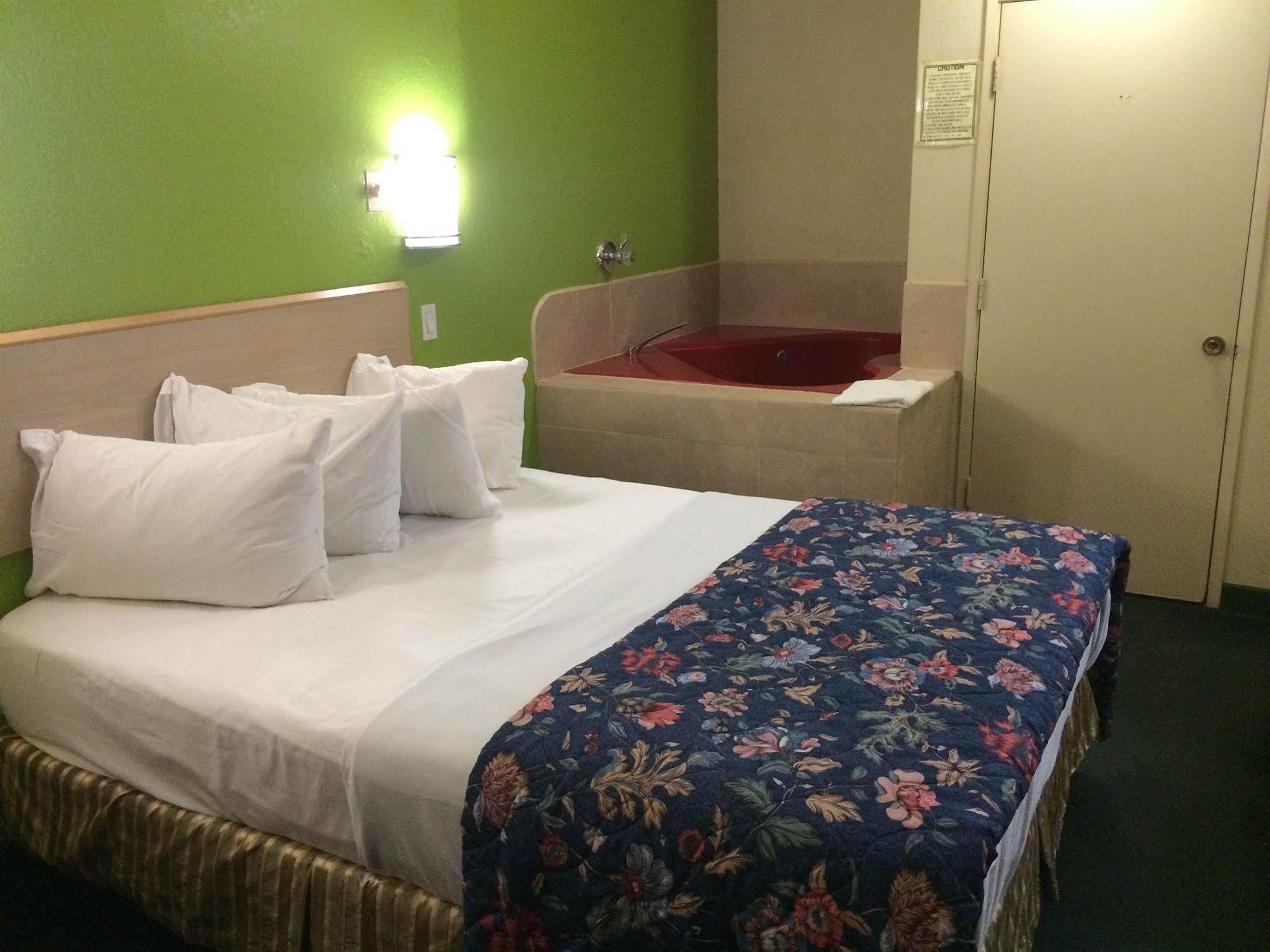 California Inn Hotel And Suites Adelanto Us 395 Екстер'єр фото