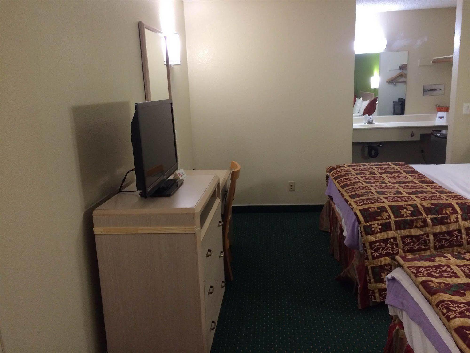 California Inn Hotel And Suites Adelanto Us 395 Екстер'єр фото