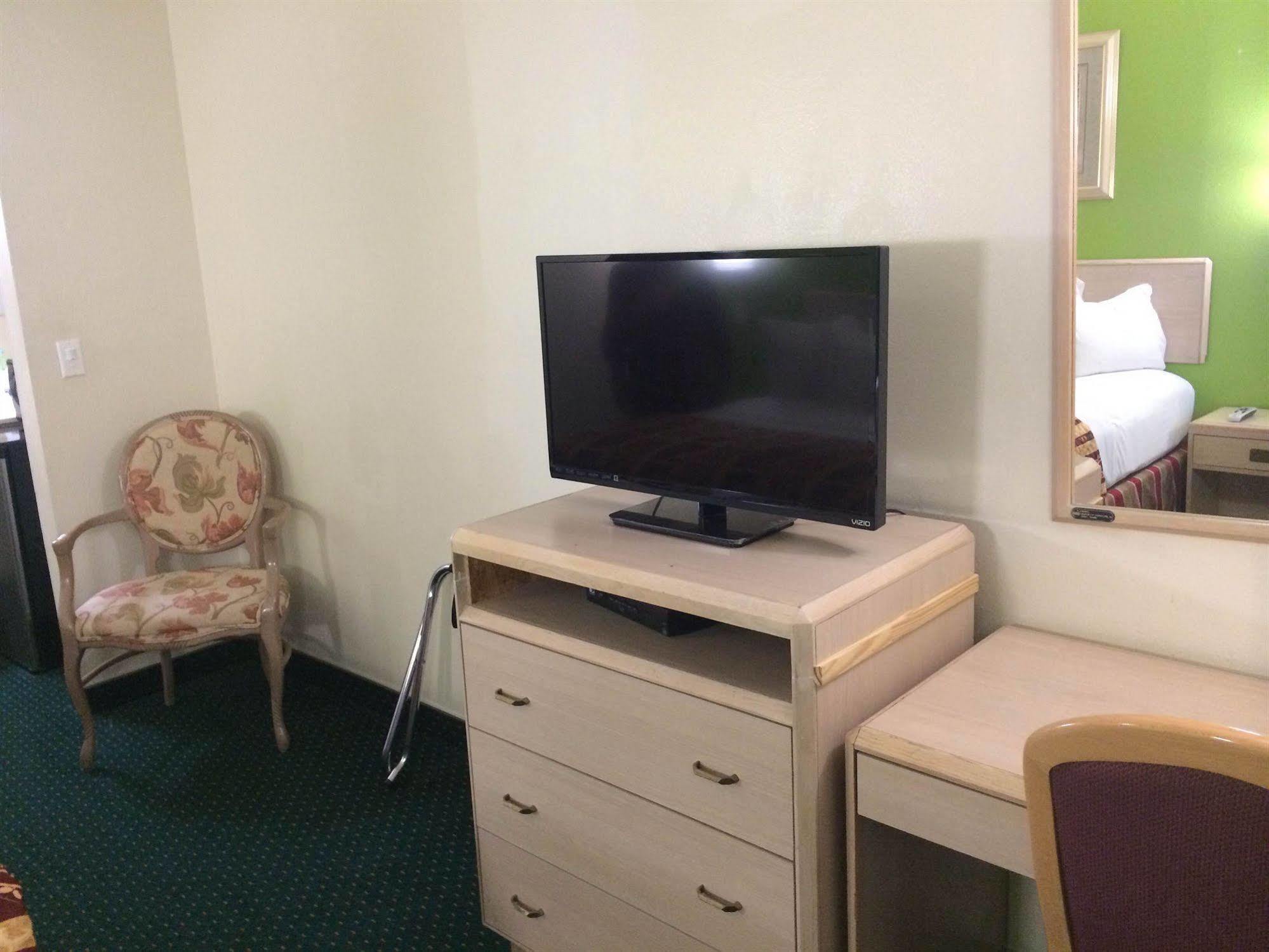 California Inn Hotel And Suites Adelanto Us 395 Екстер'єр фото